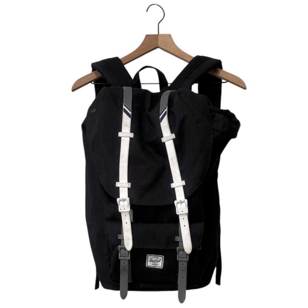 Herschel Supply Co Little America Laptop Backpack - Black / White 25L